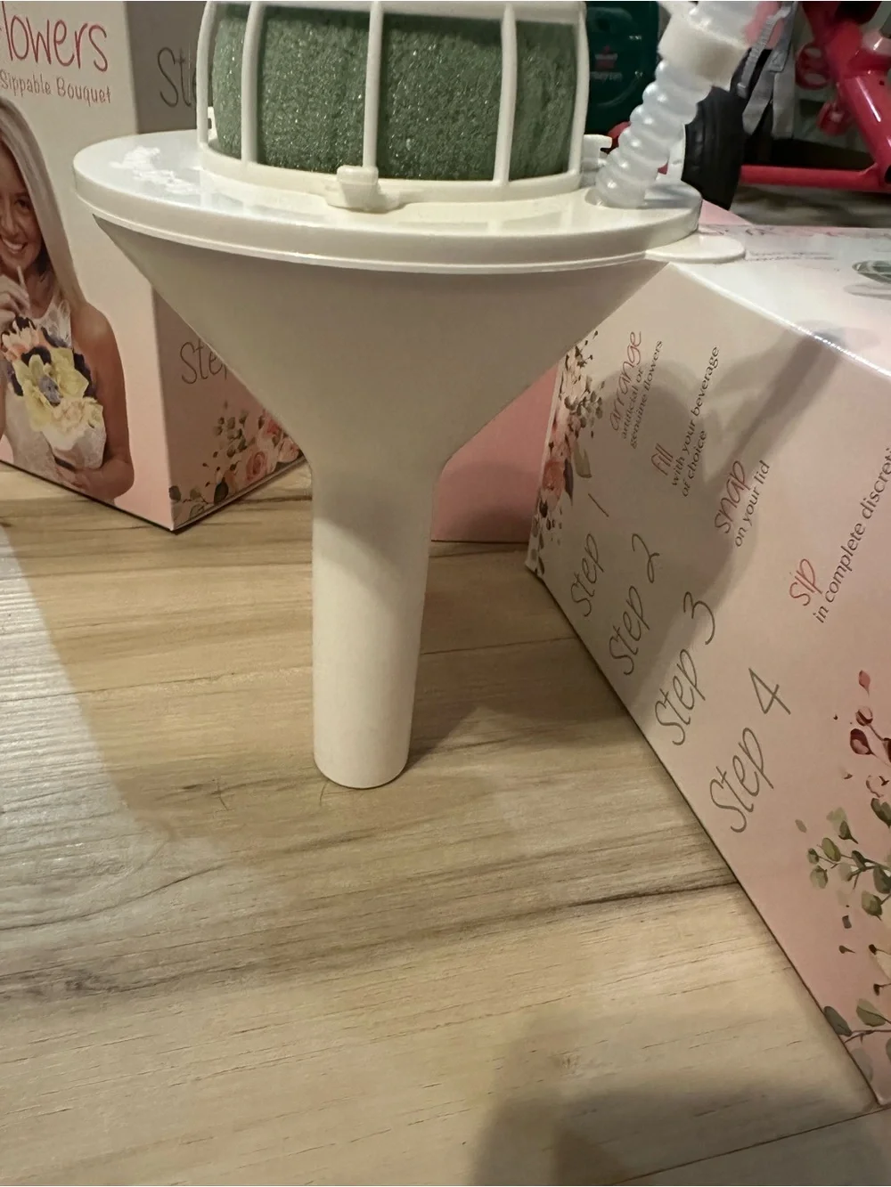 Flasky Flowers Sippable Bouquet – Brand New / Never Used